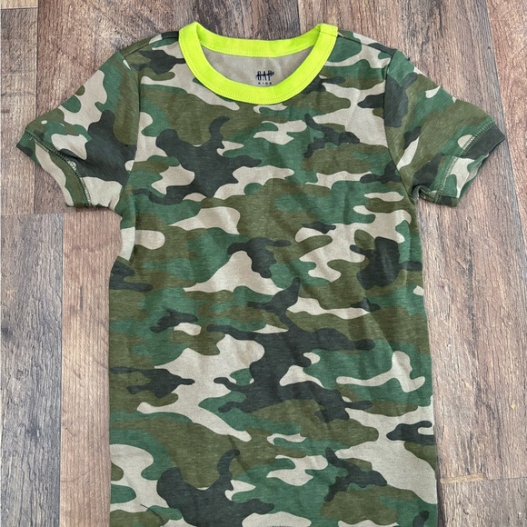 NWOT GAP Kids Sleep Shirts 2-Pack with Neon Green/Orange Neckline - Picture 2 of 7